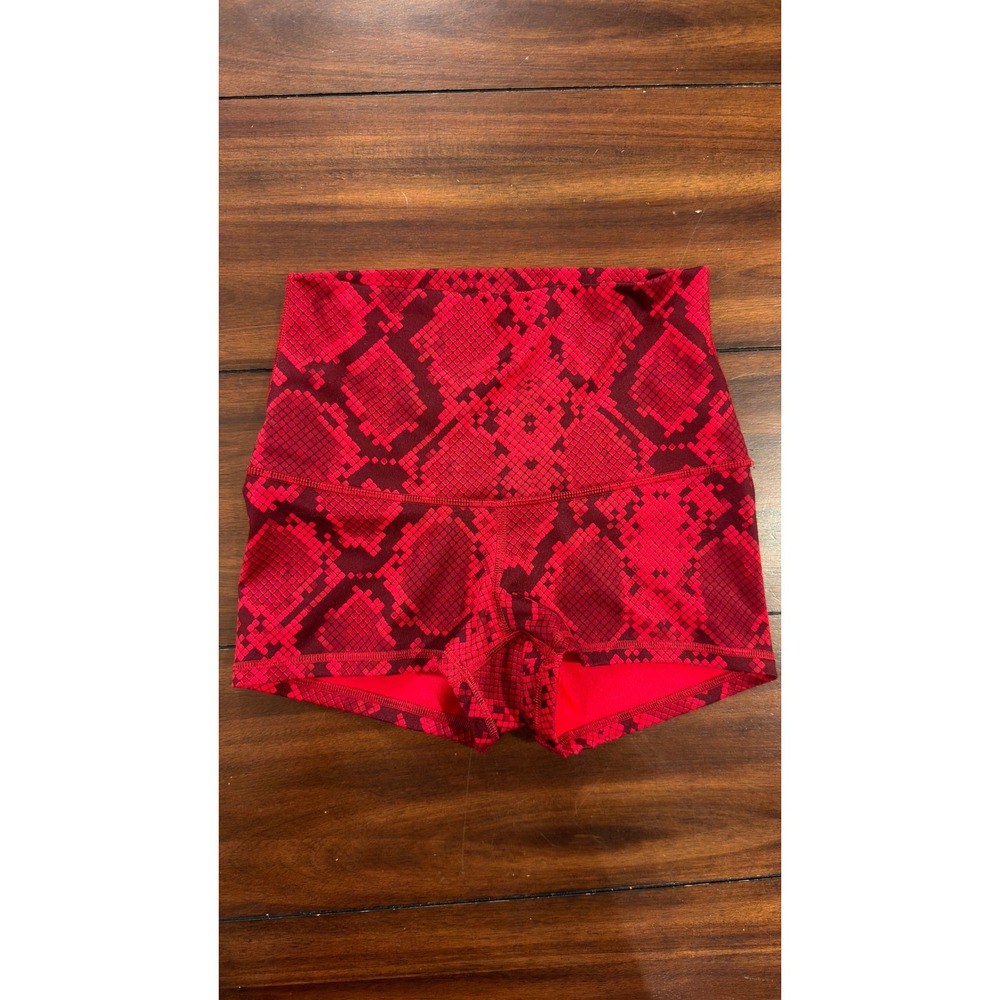 Lululemon Red Snakeskin High Rise Yoga Shorts Size 4 Burgundy Animal Print - Picture 1 of 16